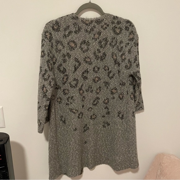 Cupcakes and Cashmere Grey Cheetah Cardigan - Picture 5 of 5